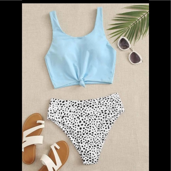 Bikini - Picture 1 of 1